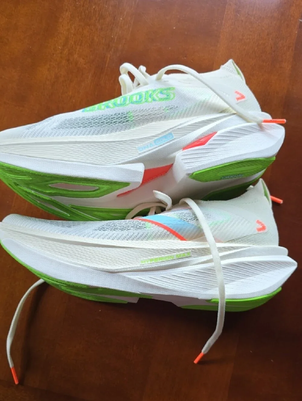 Brooks Hyperion Max 3 Womens Size 10 Worn 3 times, Coconut/Green Gecko/Pink Clay